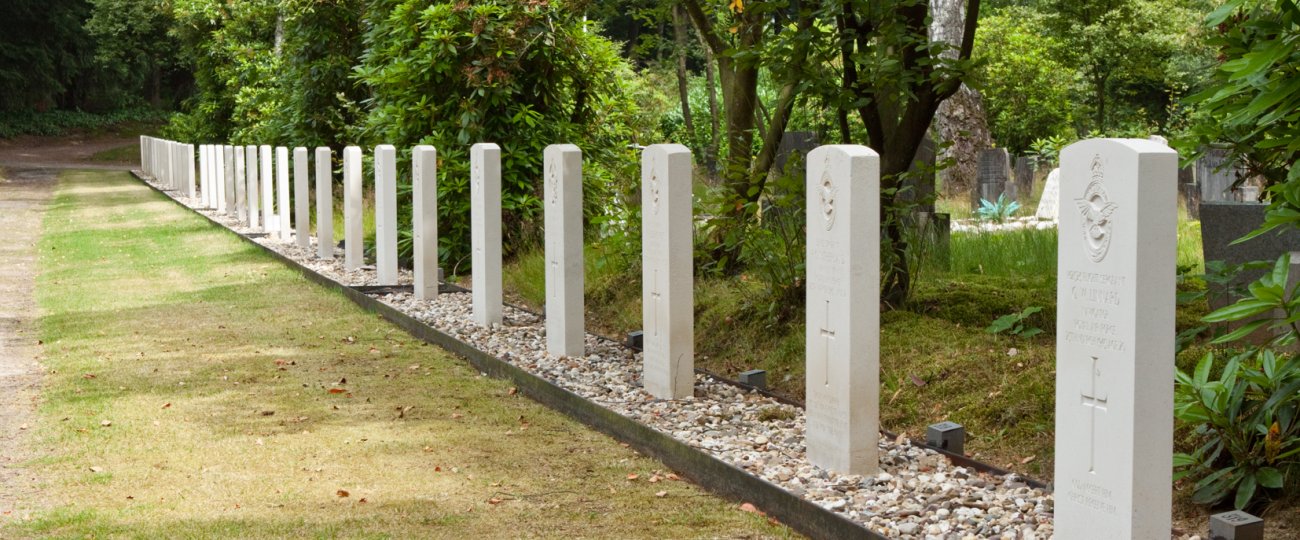 Apeldoorn (Ugchelen-Heidehof) General Cemetery
