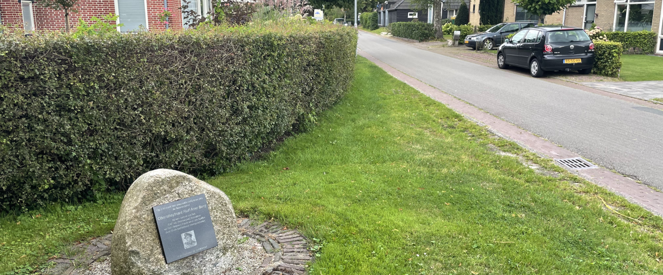 gedenksteen-rolf-arne-berg-eelde-02