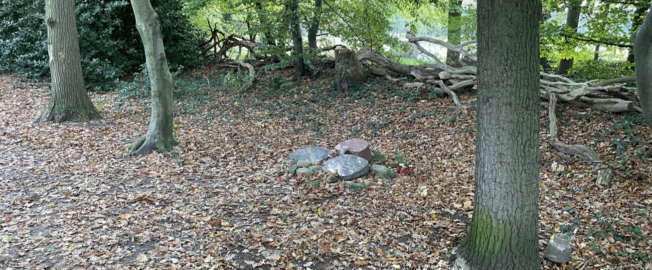 Memorial stones for Gerrit Boekhoven, Diny Aikema, and Anda Kerkhoven in Glimmen.