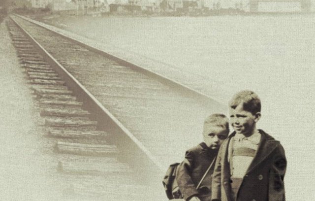  Into the Arms of Strangers: Stories of the Kindertransport (2000) cover