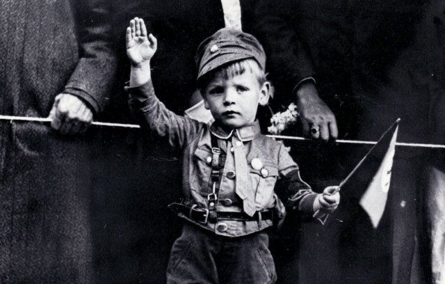 The Nazis: A Warning from History (1997) cover