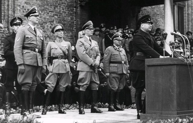 anton-mussert-speech-01