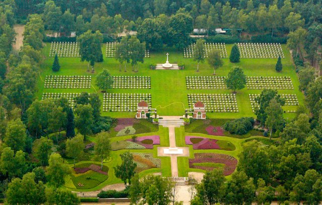 holten-canadian-war-cemetery-2