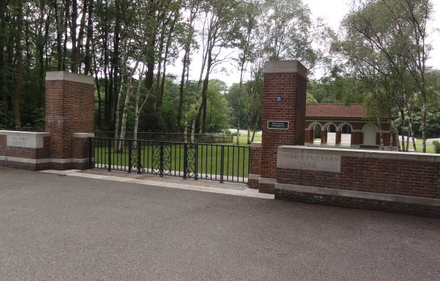 jonkerbos-war-cemetery-nijmegen-02