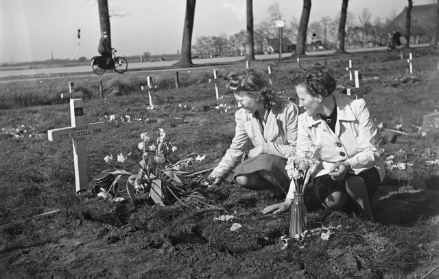roszell-harold-wilbert-grave-2