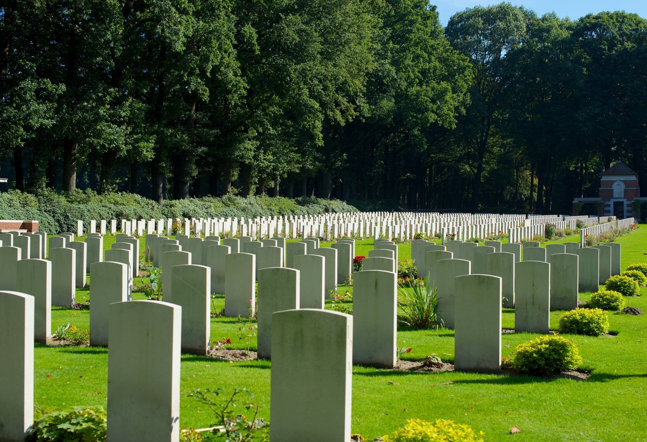 Airborne War Cemtery Oosterbeek Graves