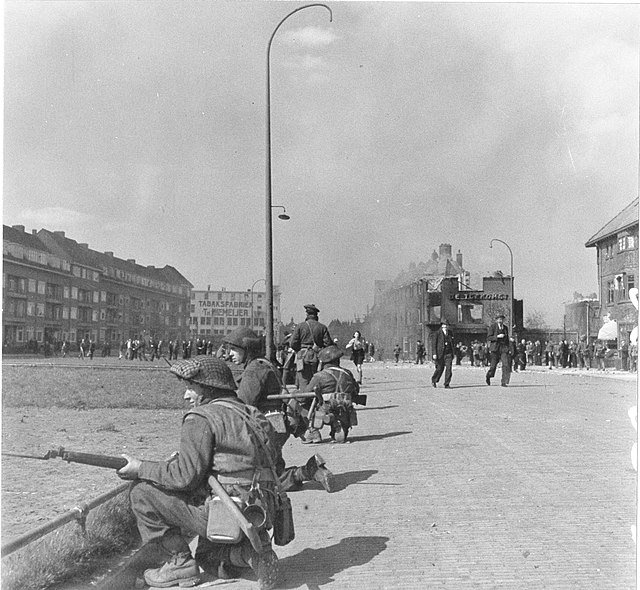Infantrymen of the Essex Scottish Regiment on the Paterswoldseweg during the Liberation of Groningen.