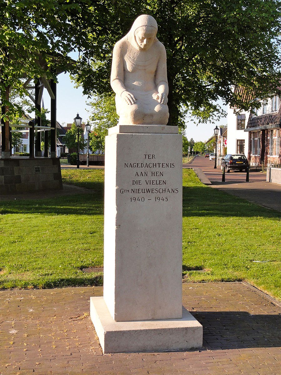 bad-nieuweschans-war-monument-01
