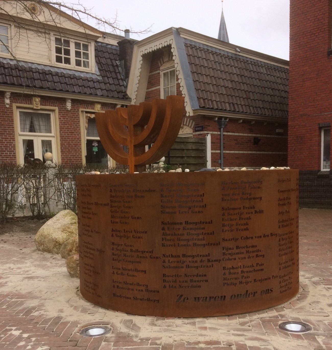 light-of-the-sea-memorial-memorial-02