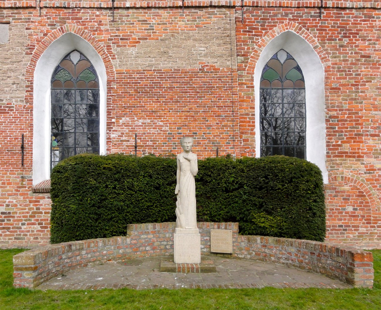 resistance-monument-baflo