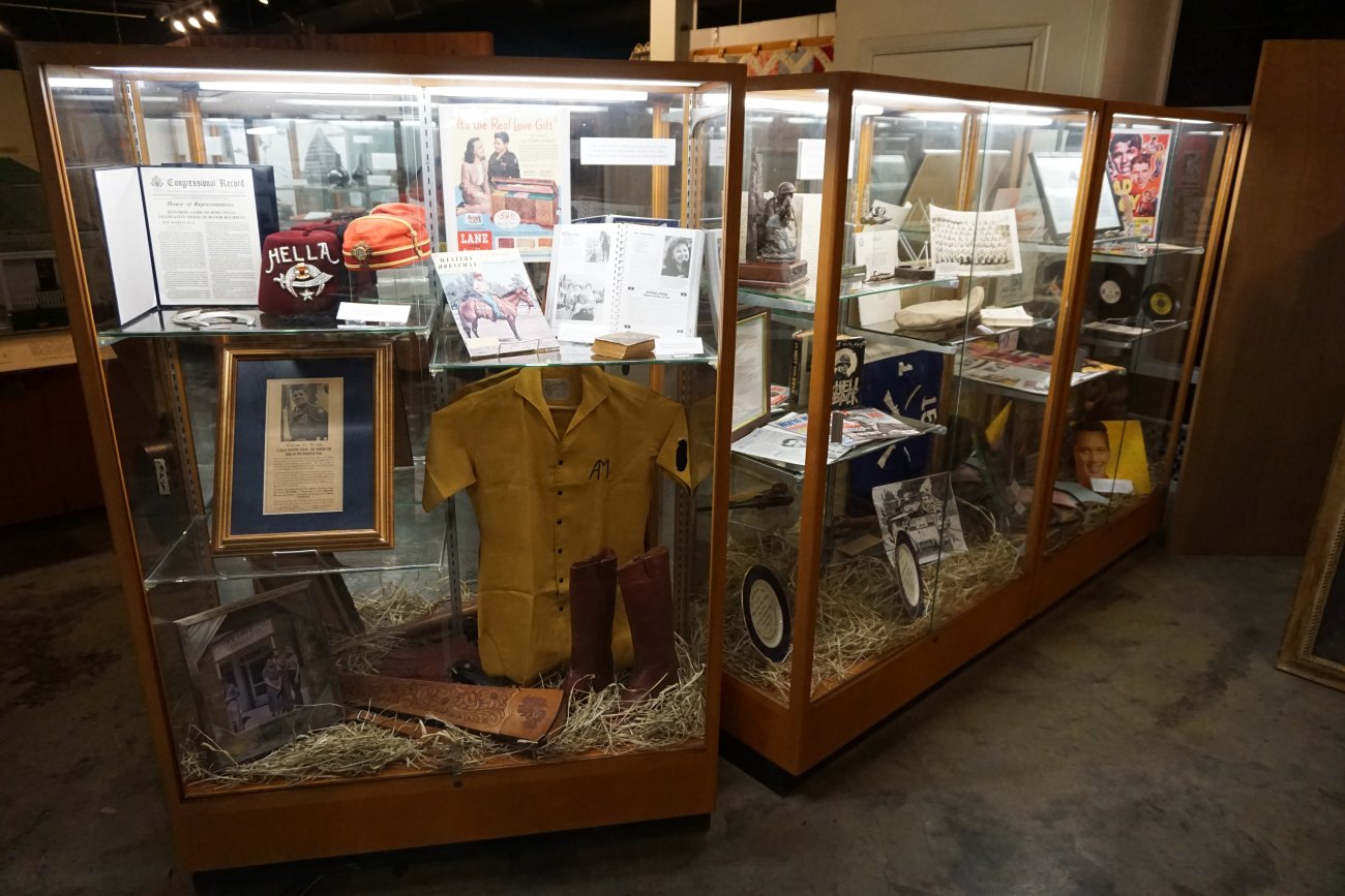 audie-murphy-american-cotton-museum-display