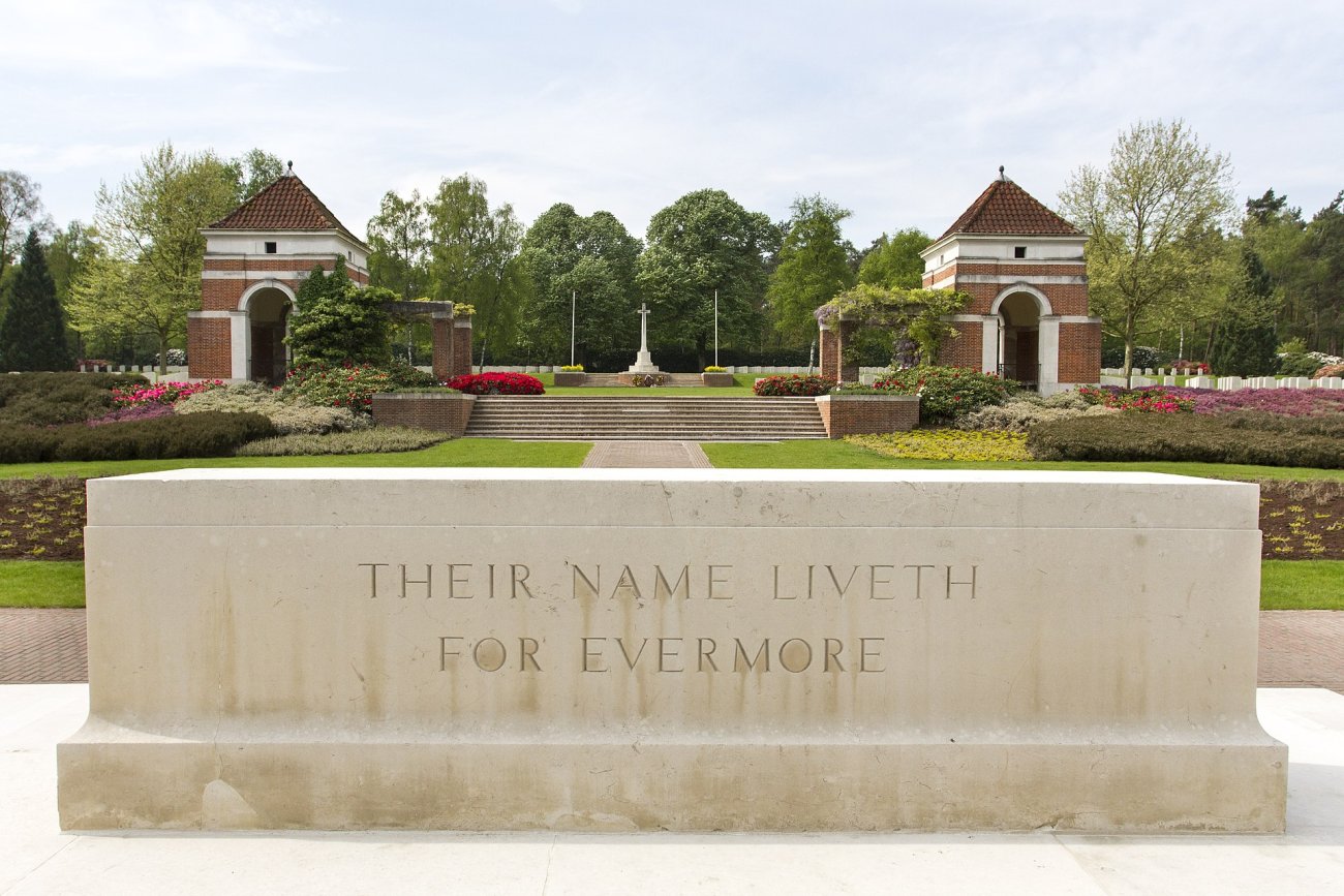 holten-canadian-war-cemetery-3