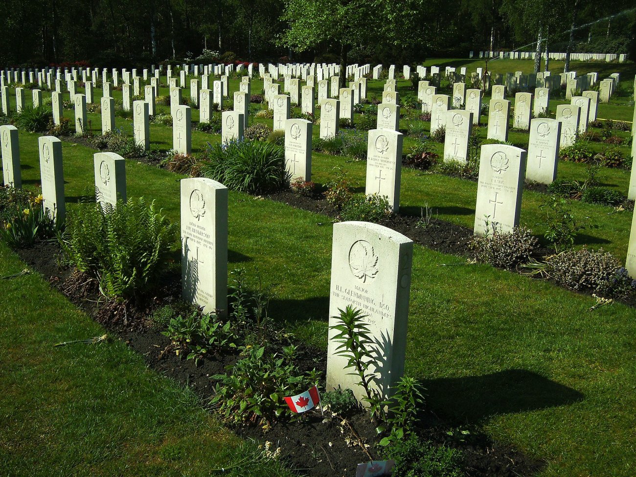 holten-canadian-war-cemetery-4