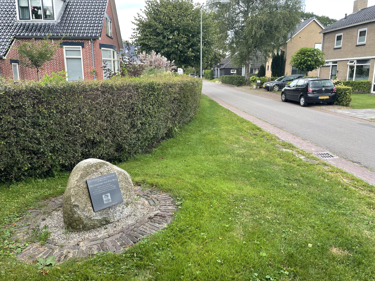 gedenksteen-rolf-arne-berg-eelde-02