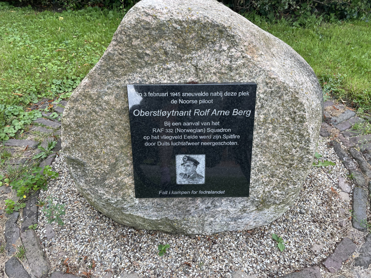 gedenksteen-rolf-arne-berg-eelde-03