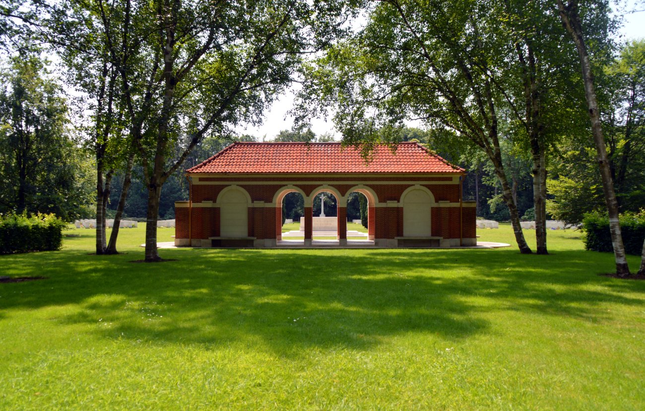 jonkerbos-war-cemetery-nijmegen-01