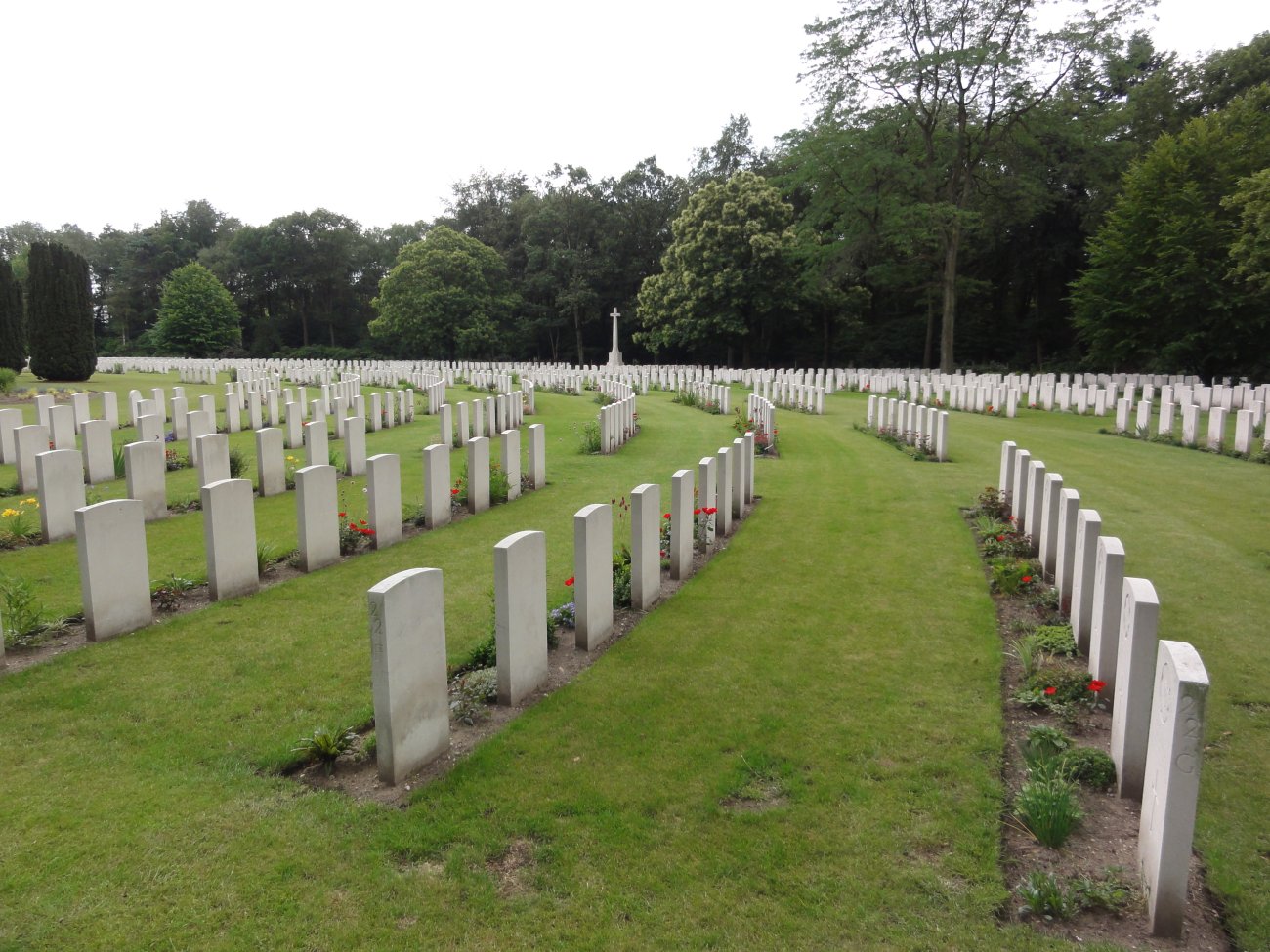 jonkerbos-war-cemetery-nijmegen-03