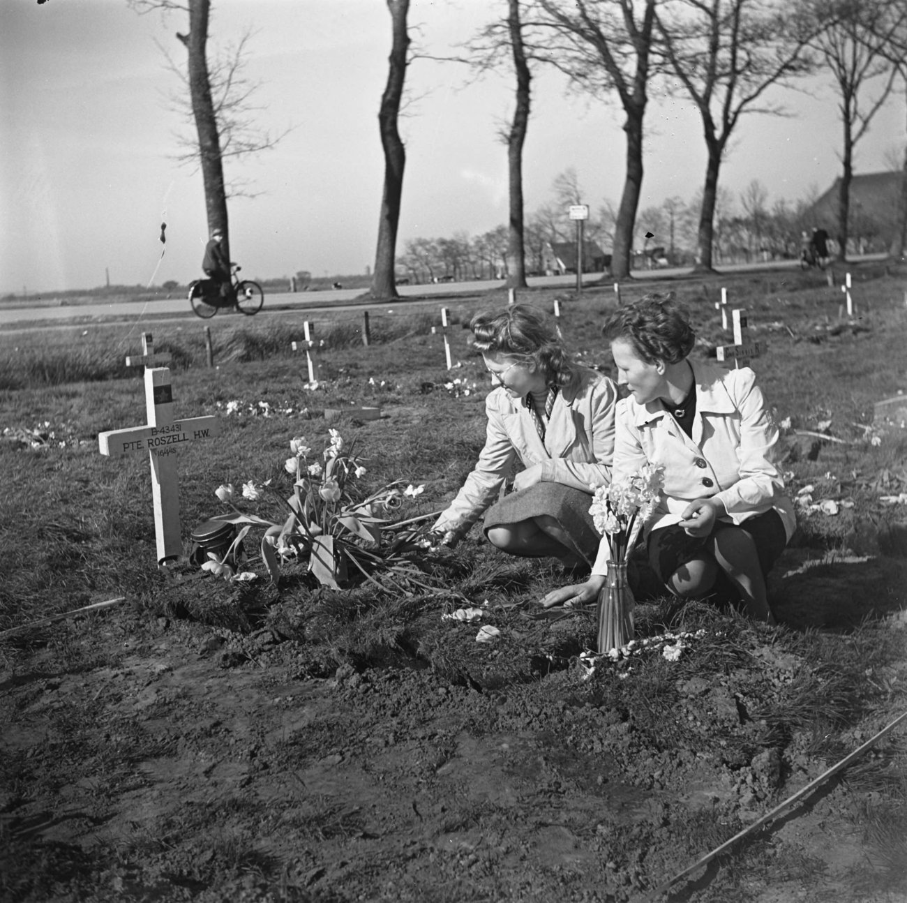 roszell-harold-wilbert-grave-2