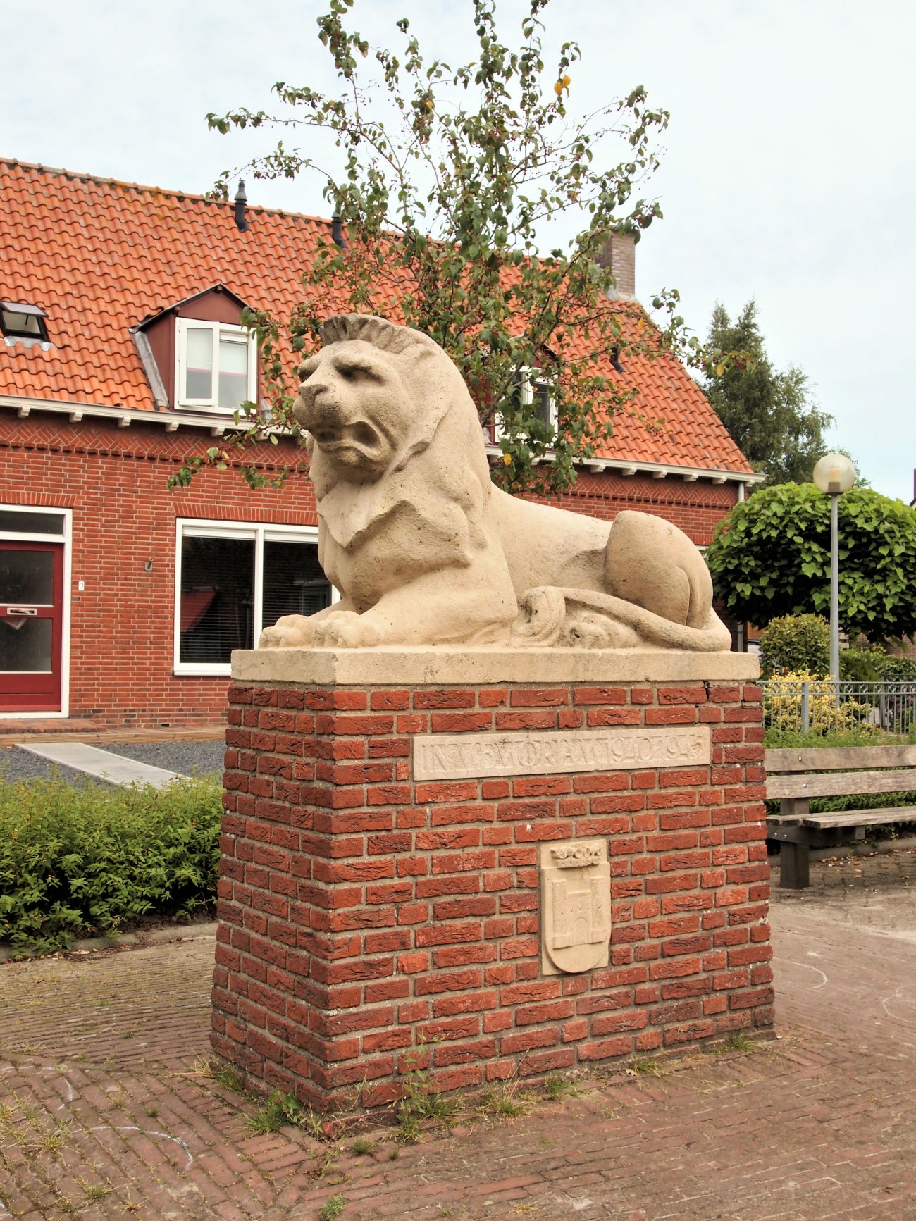 oorlogmonument in doezum